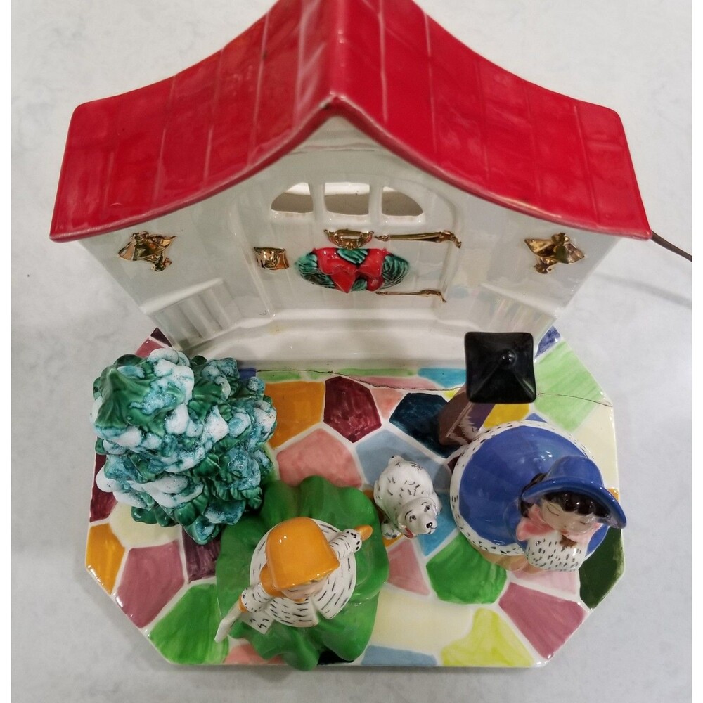 Holland Mold Lighted Winter House Figurine – Works, Repaired Crack READ - Picture 4 of 12